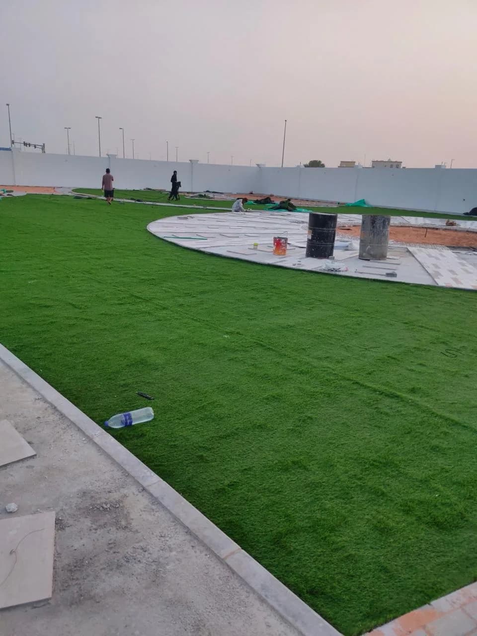 بعد — تركيب العشب الصناعي