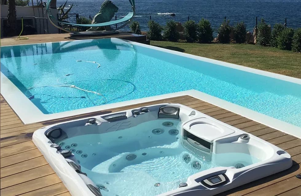Swimming Pools & Jacuzzi